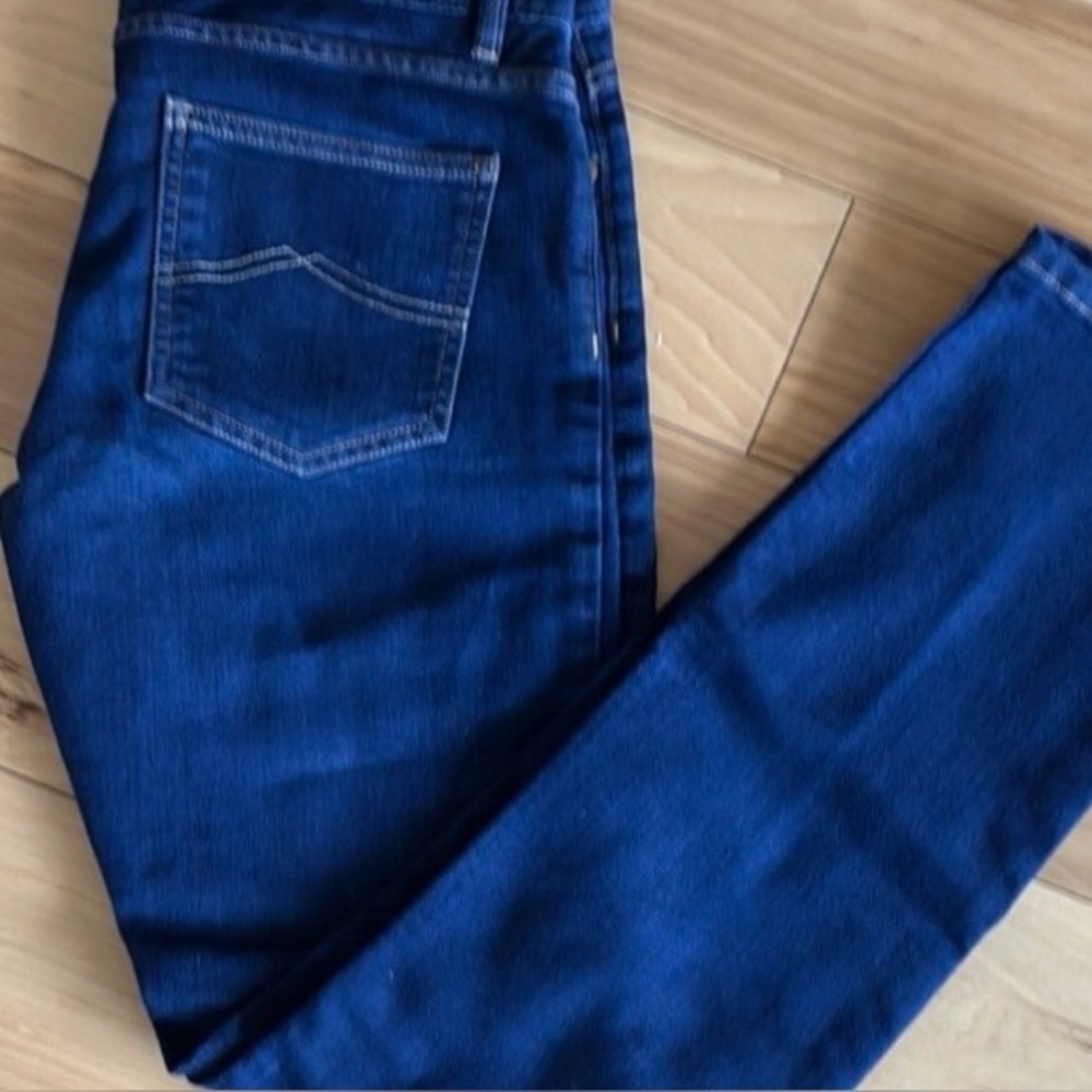 PATAGONIA Dark Blue Jeans classic good looks and stylish comfort